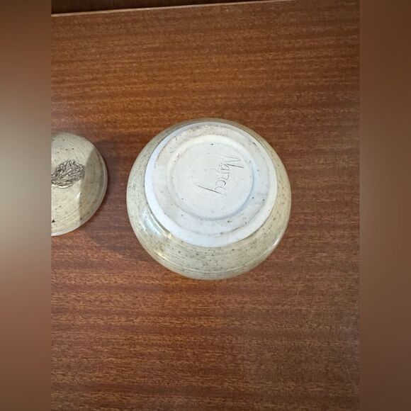 Handmade vintage - Ceramic Lidded Jar with Leaf Handle - Picture 3 of 7